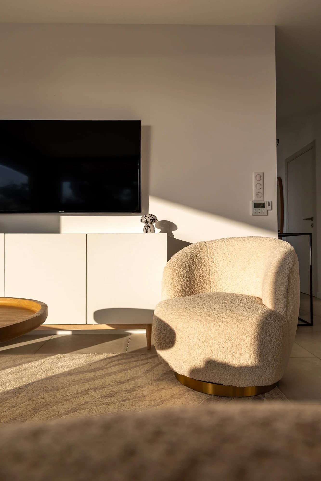 Aménagement intérieur d'une villa d'exception en Corse, photographie immobilière mettant en valeur le design.